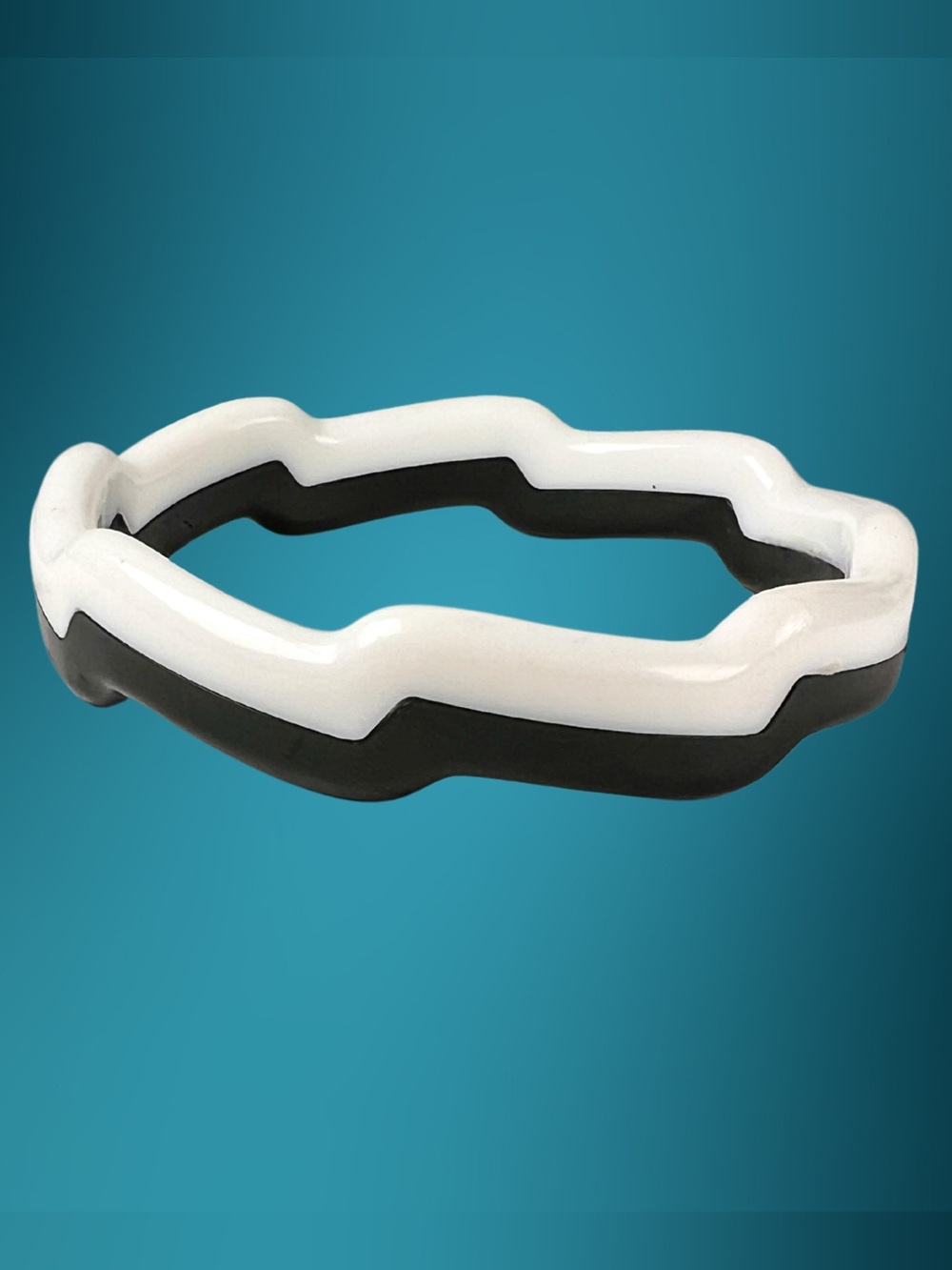 Black White Geometric Wavy Plastic Bangle Bracelet Mod Retro Op Art size 7.5